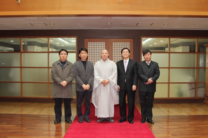 2011.12.28_경향신문불자회예방