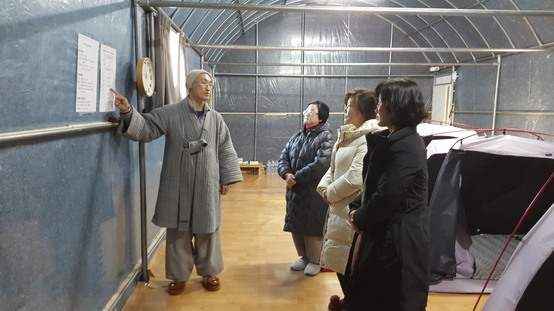[상월선원 천막결사] 천막 안